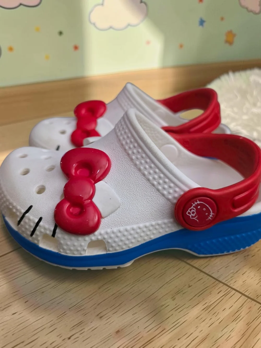 CROCS HELLO KITTY Toddler SIZE C6 White Red Blue